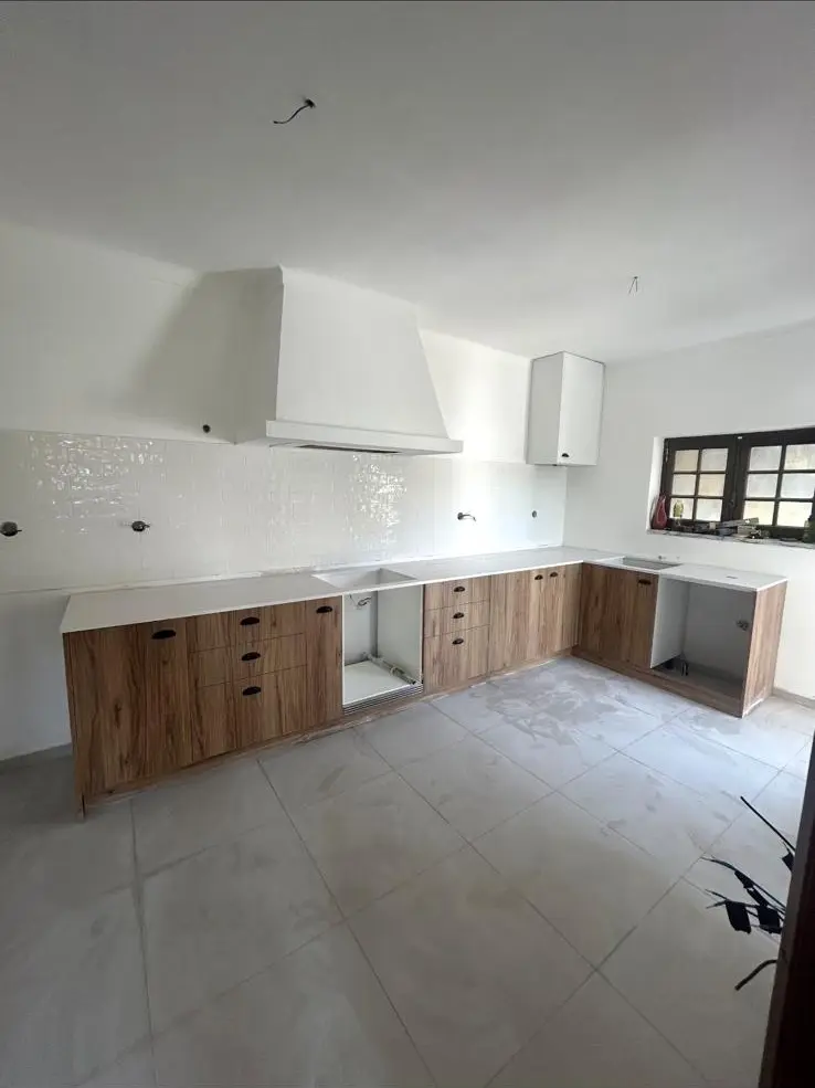 Trabalhos de canalização numa remodelação de cozinha